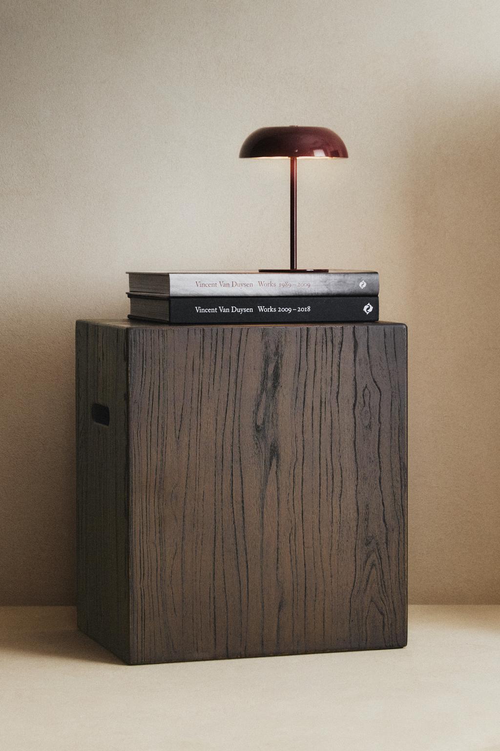 Деревянный кубический боковой столик