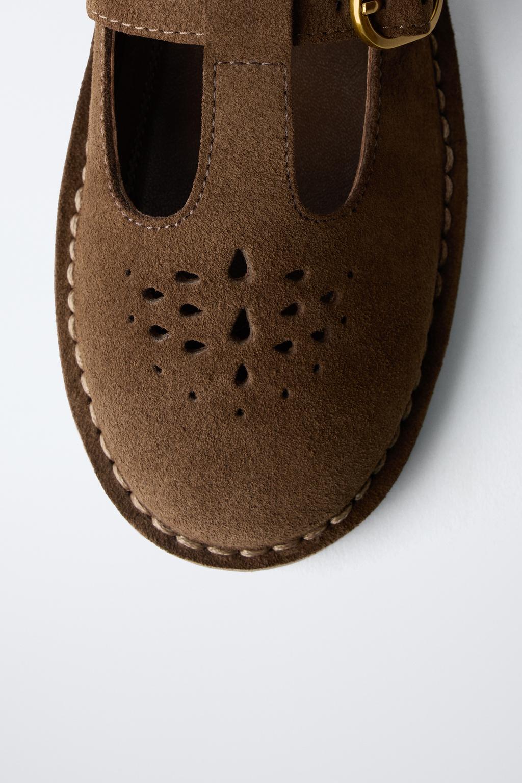 КОЖАНЫЕ ТУФЛИ С РЕМЕШКОМ В ВИДЕ БУКВЫ Т