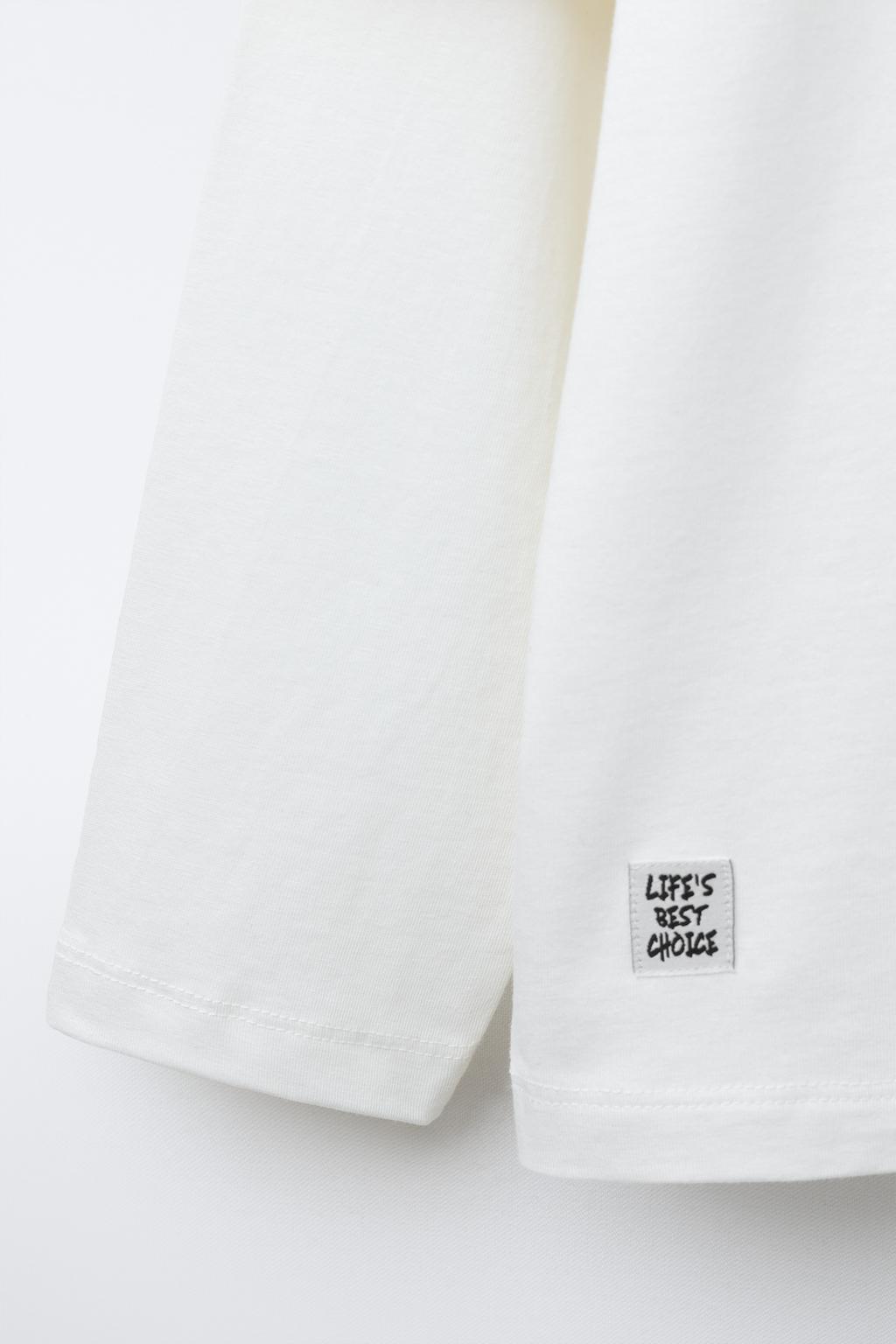 ФУТБОЛКА С ДВОЙНЫМИ РУКАВАМИ И НАДПИСЯМИ