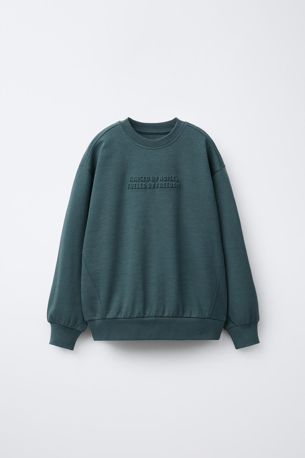 КОМПЛЕКТ ИЗ ТОЛСТОВКИ И ДЖОГГЕРОВ С ТИСНЕНЫМ ТЕКСТОМ