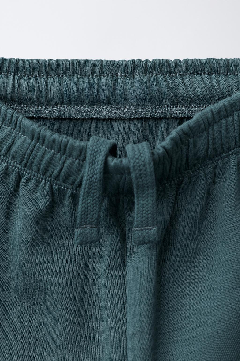 КОМПЛЕКТ ИЗ ТОЛСТОВКИ И ДЖОГГЕРОВ С ТИСНЕНЫМ ТЕКСТОМ