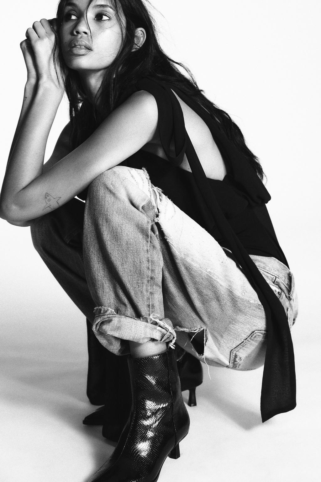 БОТИЛЬОНЫ НА КАБЛУКЕ С РЕЛЬЕФНЫМ УЗОРОМ