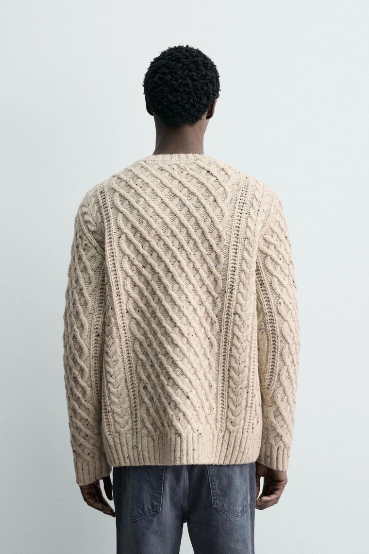 СВИТЕР ИЗ 100% ШЕРСТИ С УЗОРОМ «КОСЫ» И ПРЯЖИ