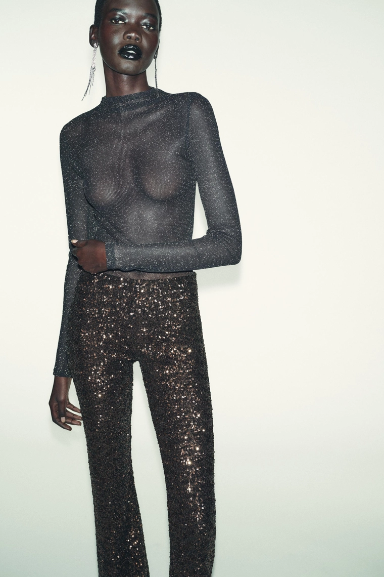 Леггинсы с блестками и расклешенными штанинами