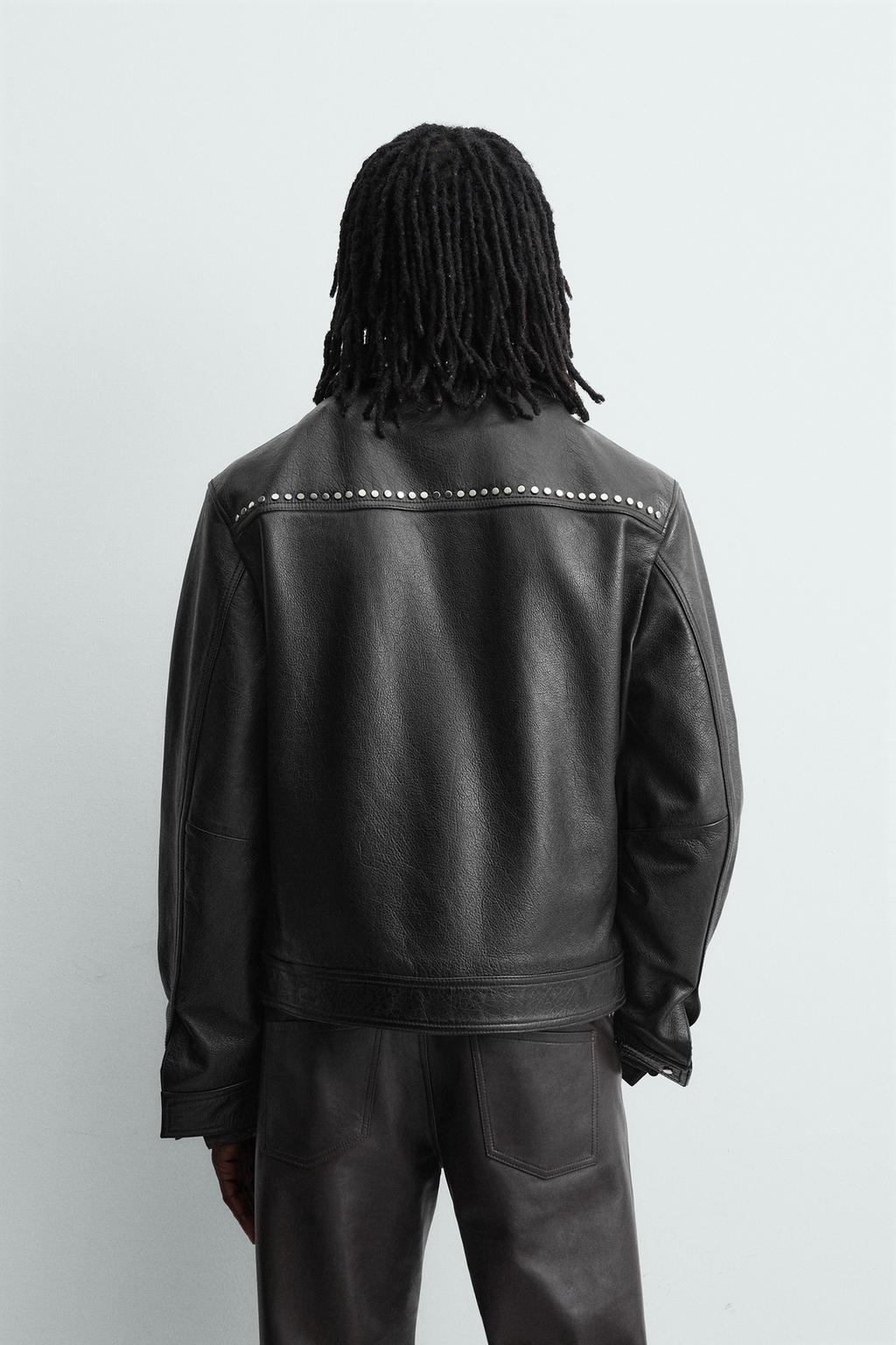 КОЖАНАЯ КУРТКА С ЗАКЛЕПКАМИ