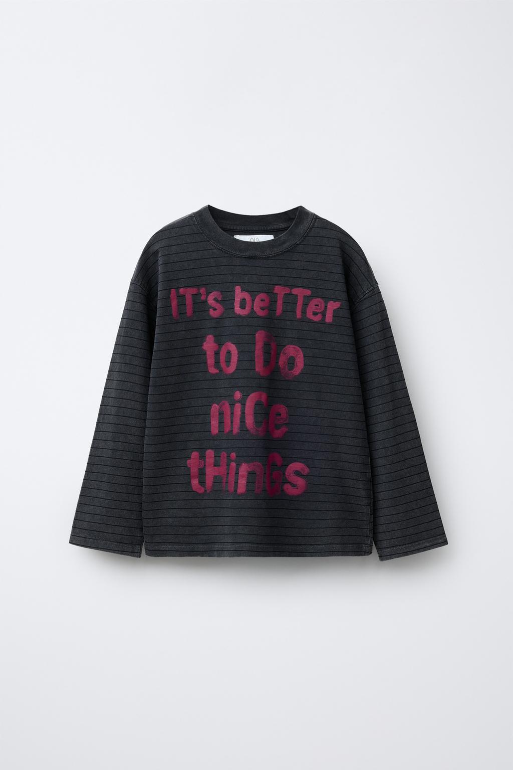 ФУТБОЛКА С ЭФФЕКТОМ ПОТЕРТОСТИ, ПОЛОСКАМИ И НАДПИСЬЮ