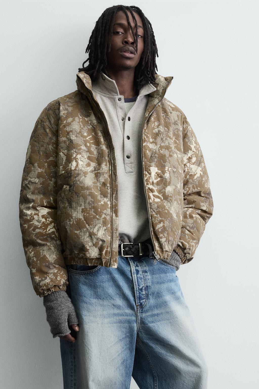 СТЕГАНАЯ КУРТКА С ФЛОКИРОВАННЫМ ПРИНТОМ