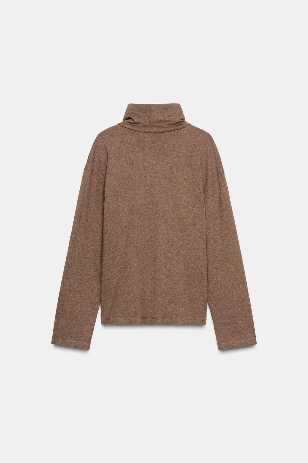 МЯГКИЙ ТОП С МЕТАЛЛИЧЕСКОЙ ДЕТАЛЬЮ