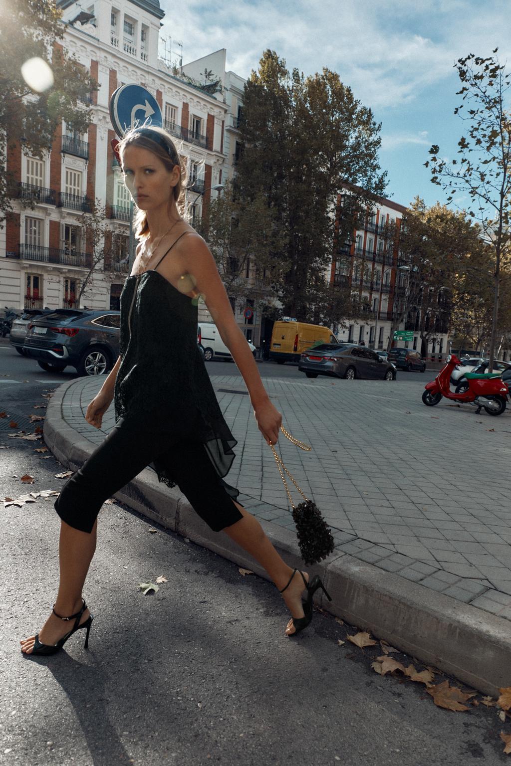 ДЛИННЫЙ АСИММЕТРИЧНЫЙ КРУЖЕВНОЙ ТОП