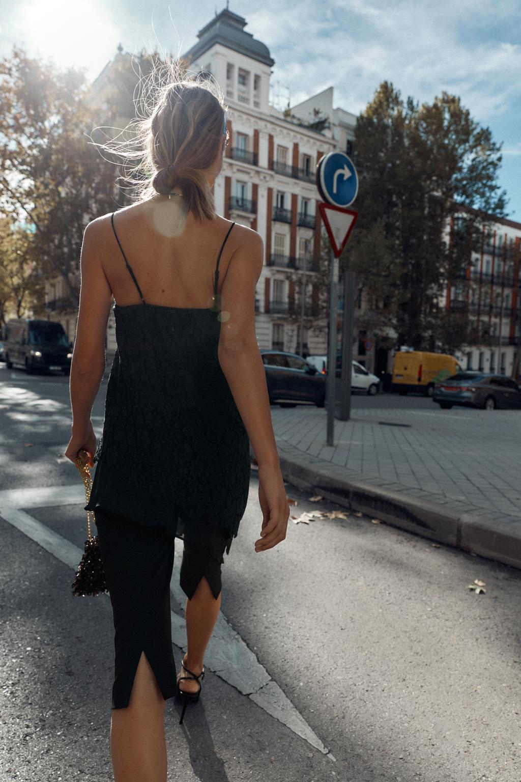 ДЛИННЫЙ АСИММЕТРИЧНЫЙ КРУЖЕВНОЙ ТОП