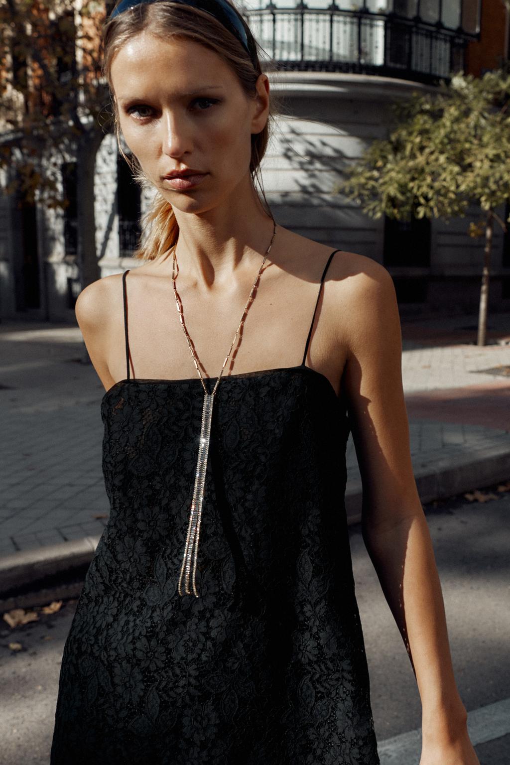 ДЛИННЫЙ АСИММЕТРИЧНЫЙ КРУЖЕВНОЙ ТОП