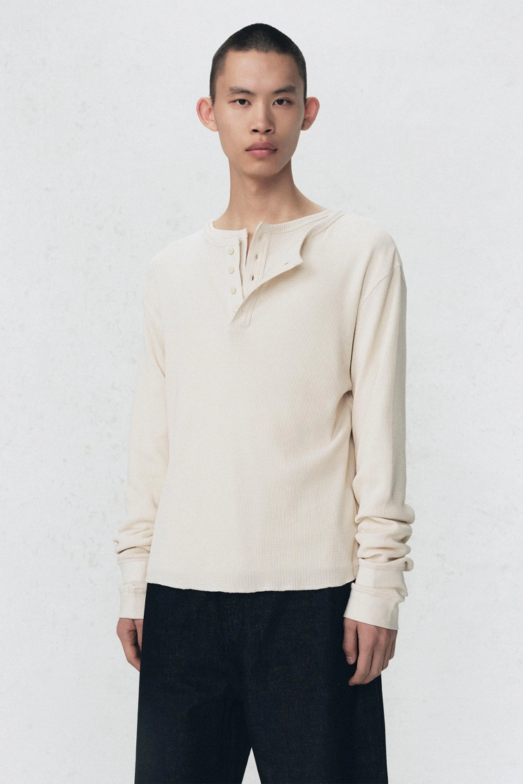 Футболка с гольфом в рубчик soshiotsuki x zara
