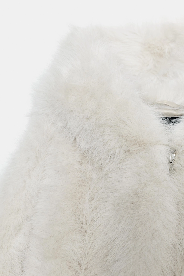 КОРОТКОЕ ПАЛЬТО ИЗ ИСКУССТВЕННОГО МЕХА С КАПЮШОНОМ