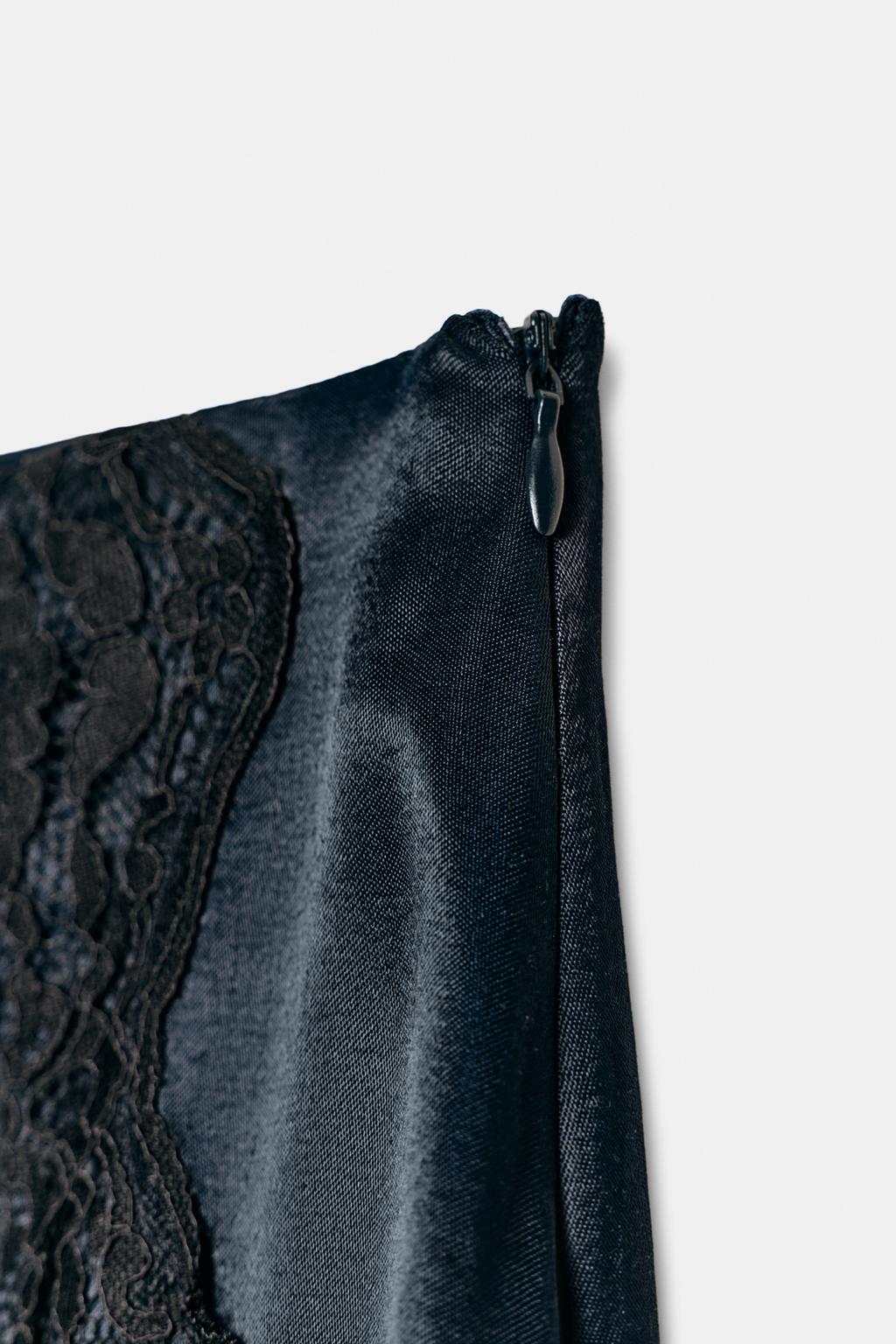 АТЛАСНАЯ МИНИ-ЮБКА С КРУЖЕВОМ