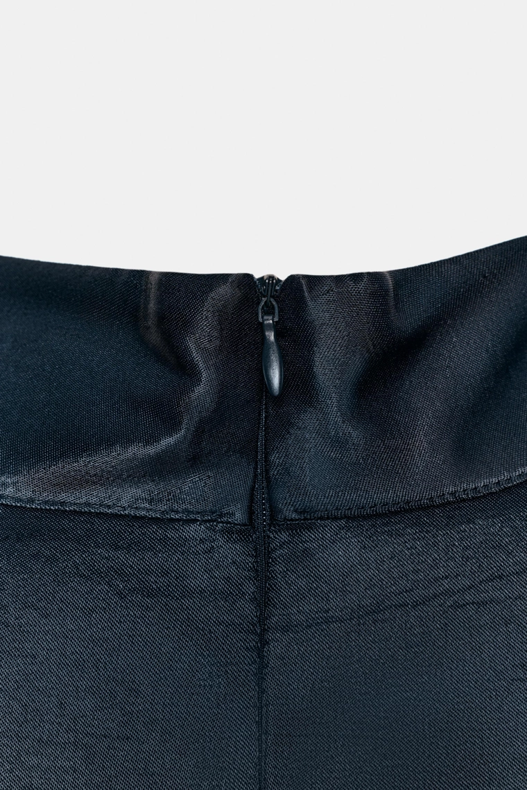 АТЛАСНОЕ МИНИ-ПЛАТЬЕ С КОНТРАСТНЫМ КРУЖЕВОМ