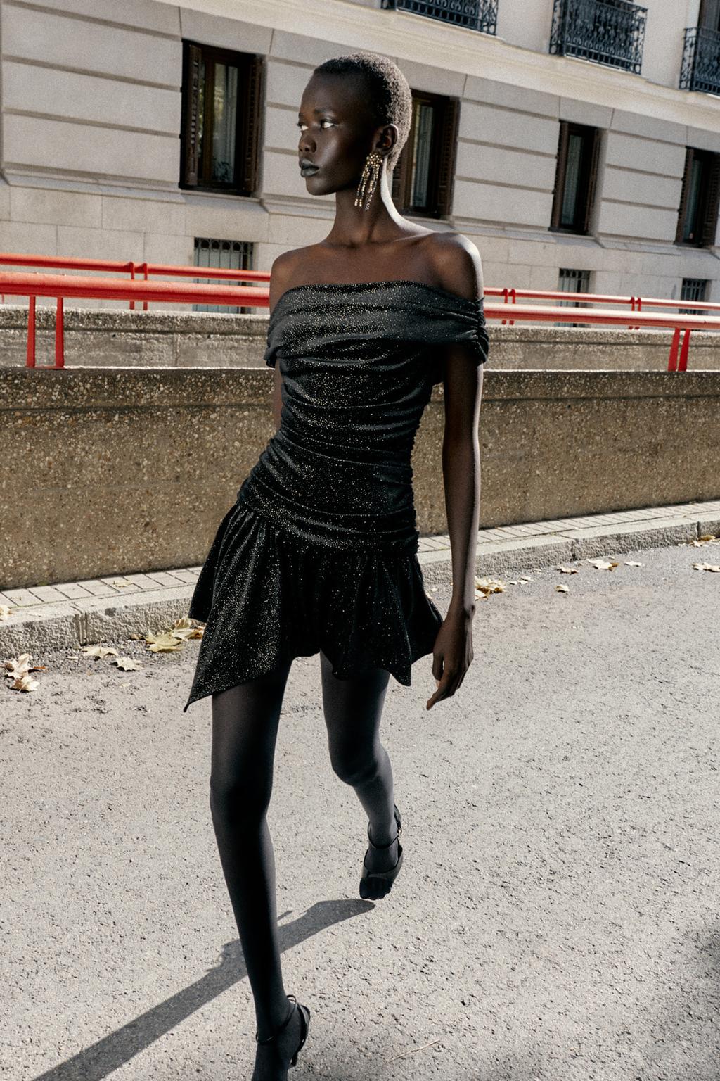 БАРХАТНОЕ МИНИ-ПЛАТЬЕ С БЛЁСТКАМИ