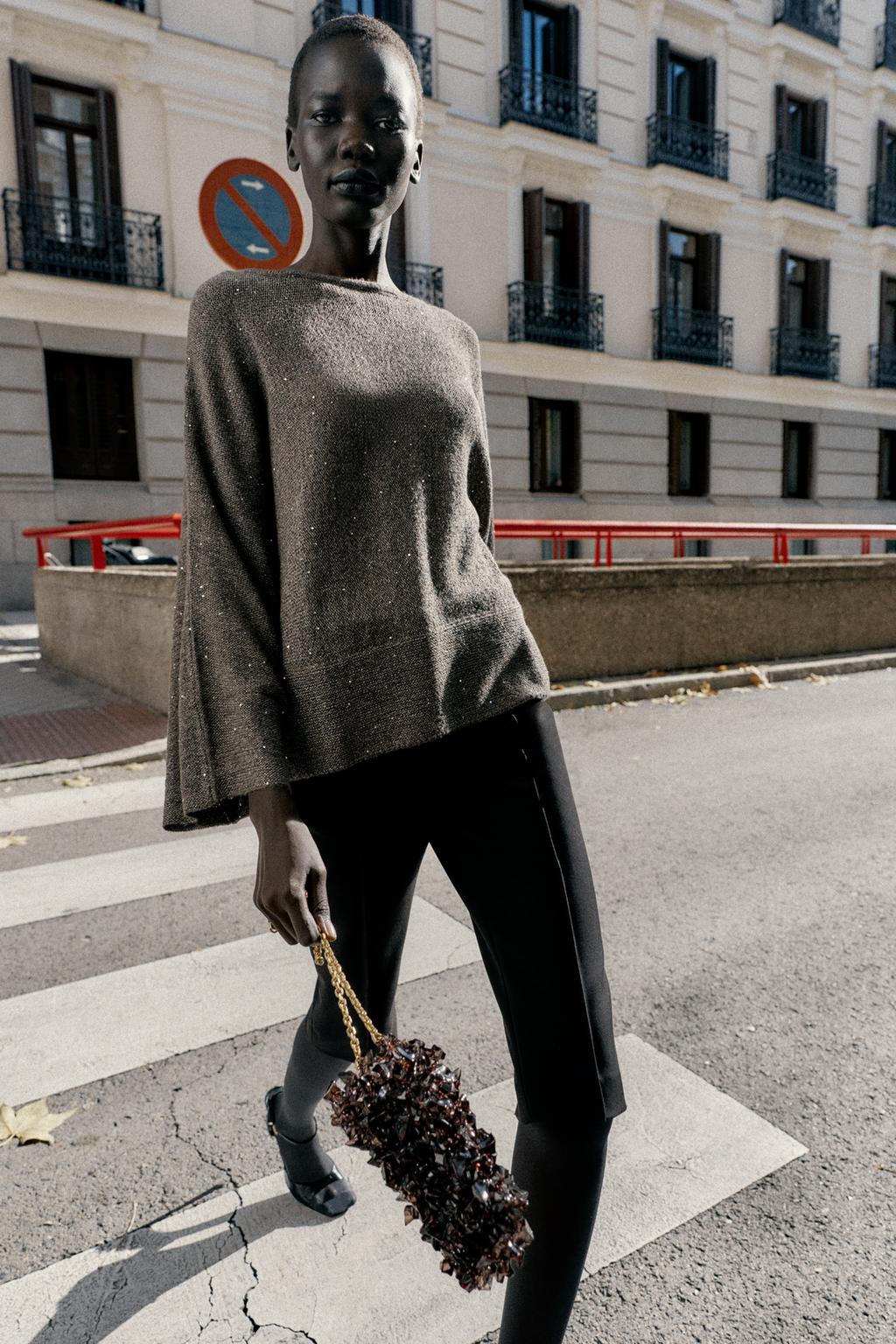 ВЯЗАНЫЙ СВИТЕР С ПАЙЕТКАМИ