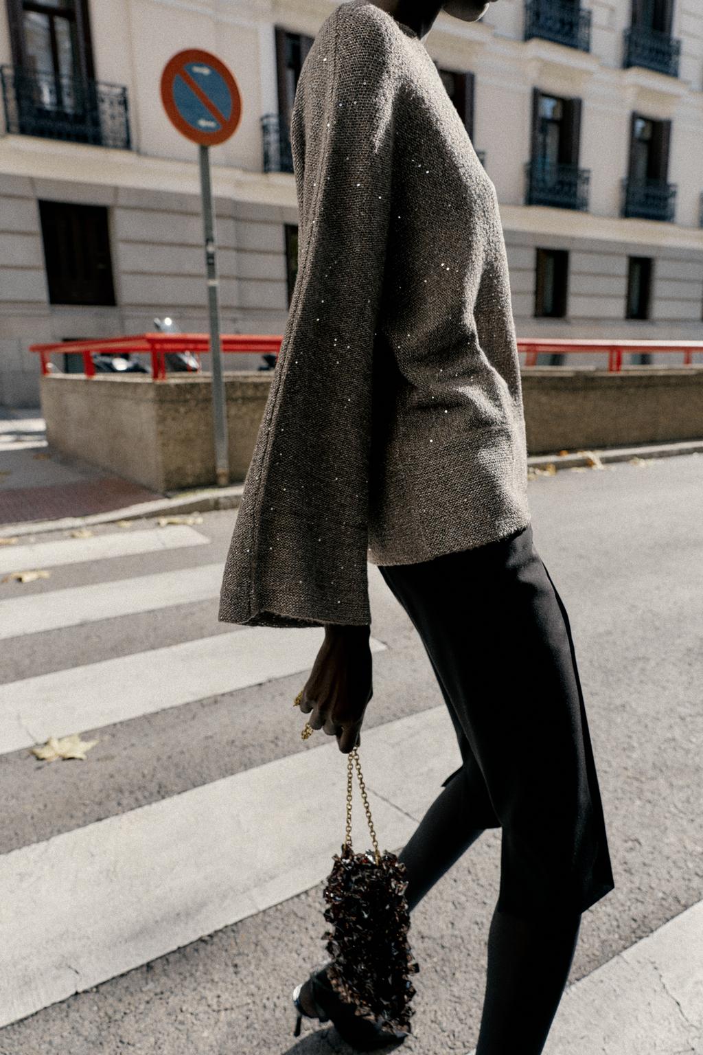 ВЯЗАНЫЙ СВИТЕР С ПАЙЕТКАМИ