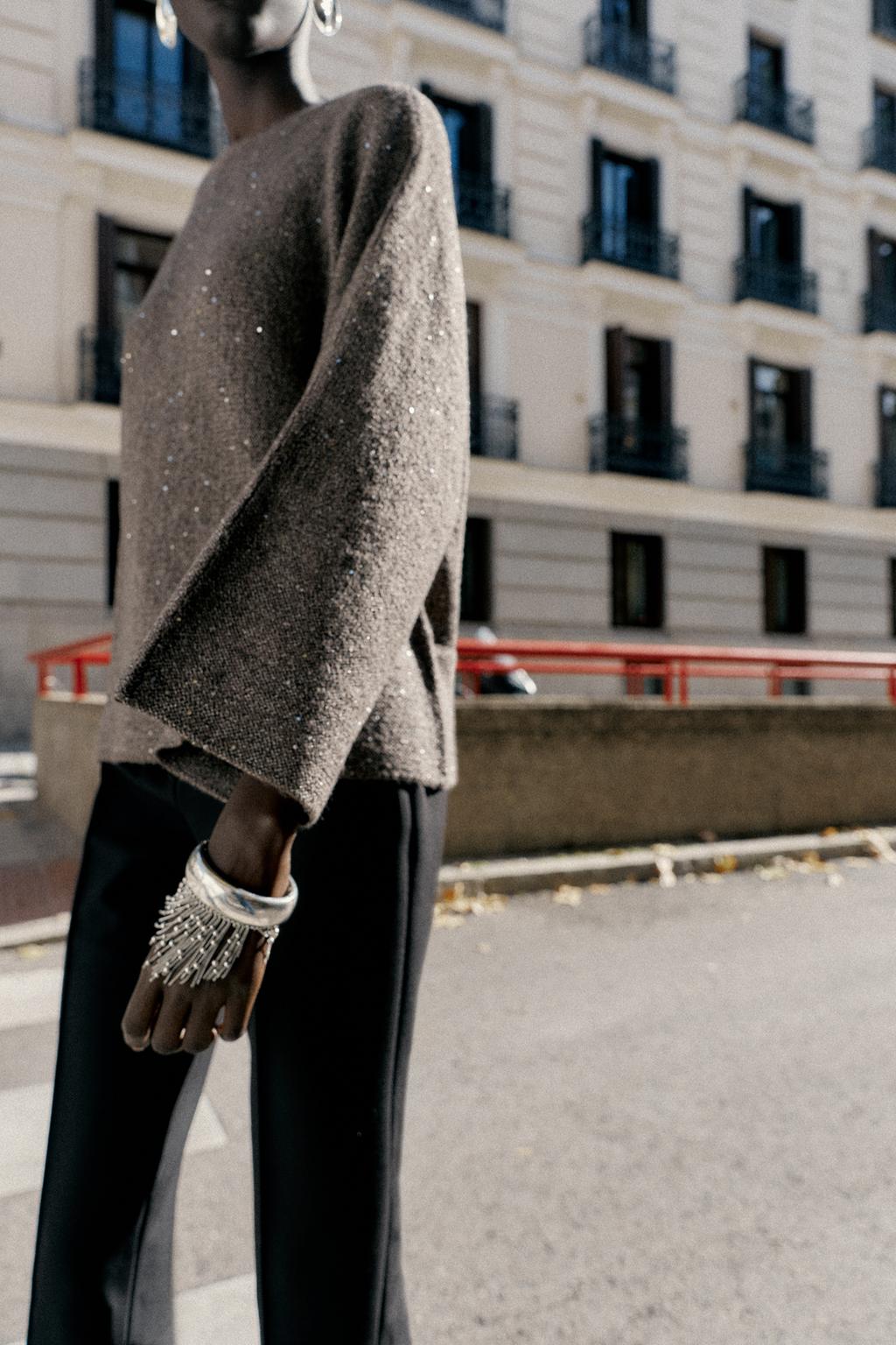 ВЯЗАНЫЙ СВИТЕР С ПАЙЕТКАМИ