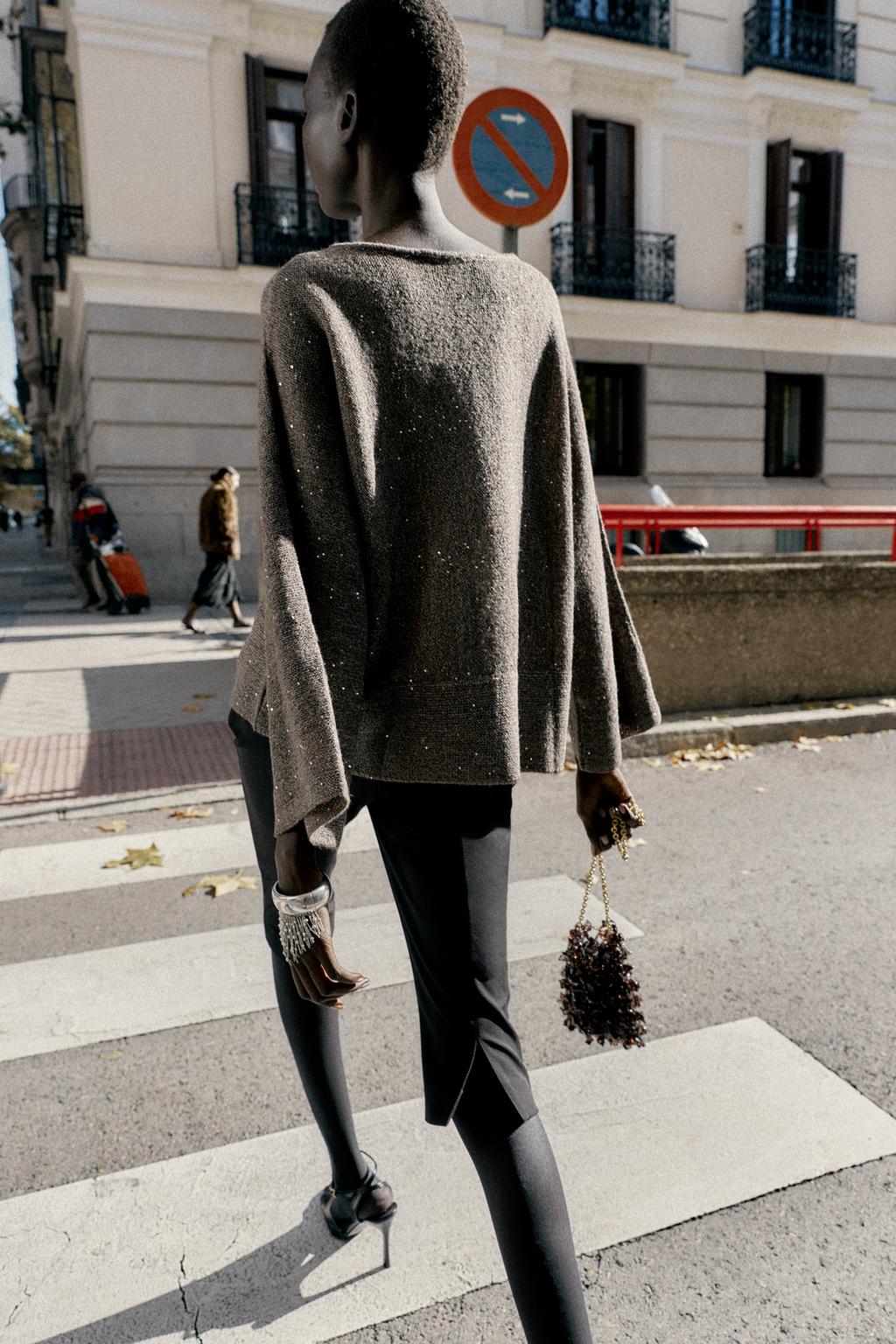 ВЯЗАНЫЙ СВИТЕР С ПАЙЕТКАМИ