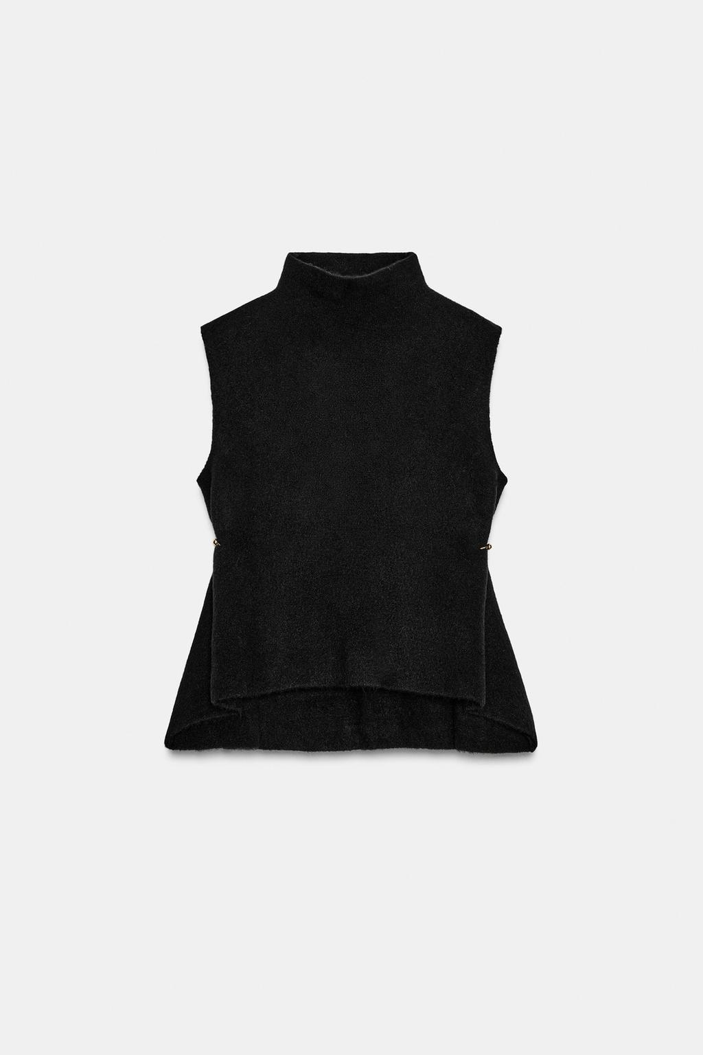 АСИММЕТРИЧНЫЙ ТРИКОТАЖНЫЙ ТОП С БОКОВЫМИ АППЛИКАЦИЯМИ