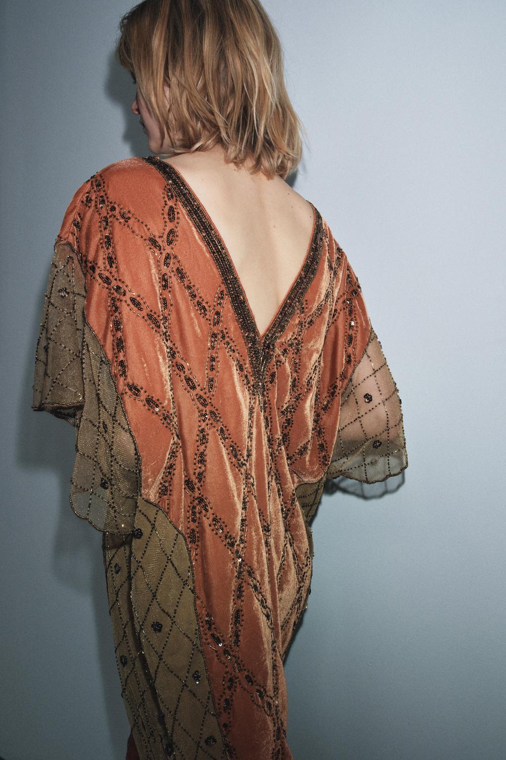 КОМБИНИРОВАННОЕ ПЛАТЬЕ ИЗ БАРХАТА С ПАЙЕТКАМИ И БУСИНАМИ LIMITED EDITION