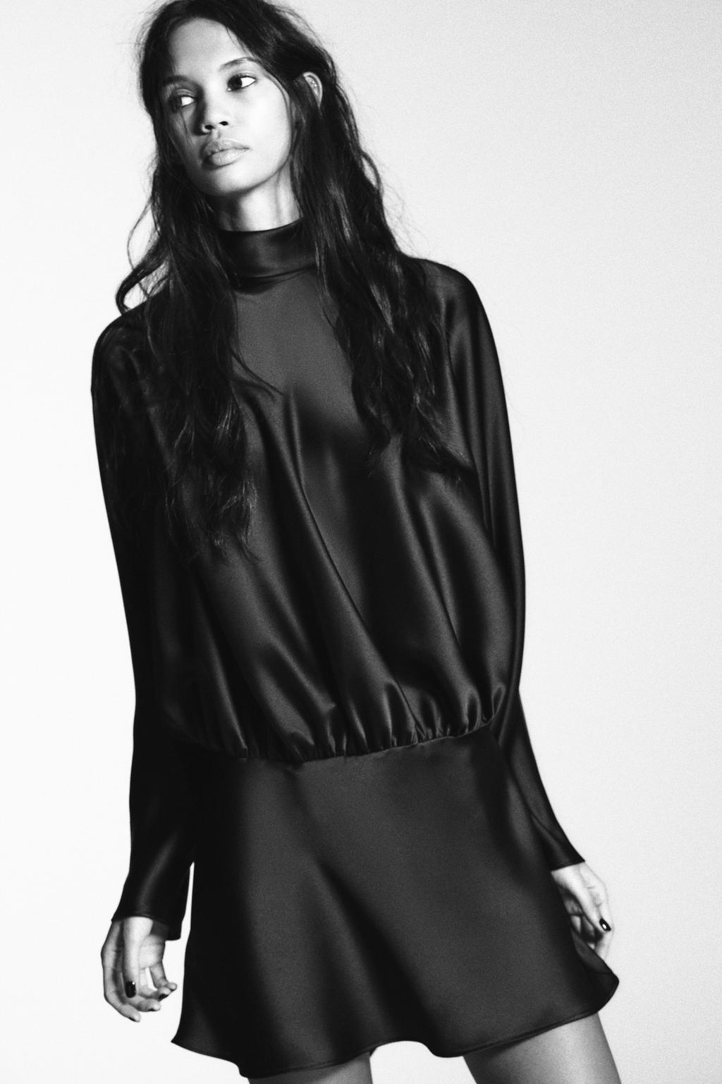 КОРОТКОЕ АТЛАСНОЕ ПЛАТЬЕ С ШАРФОМ