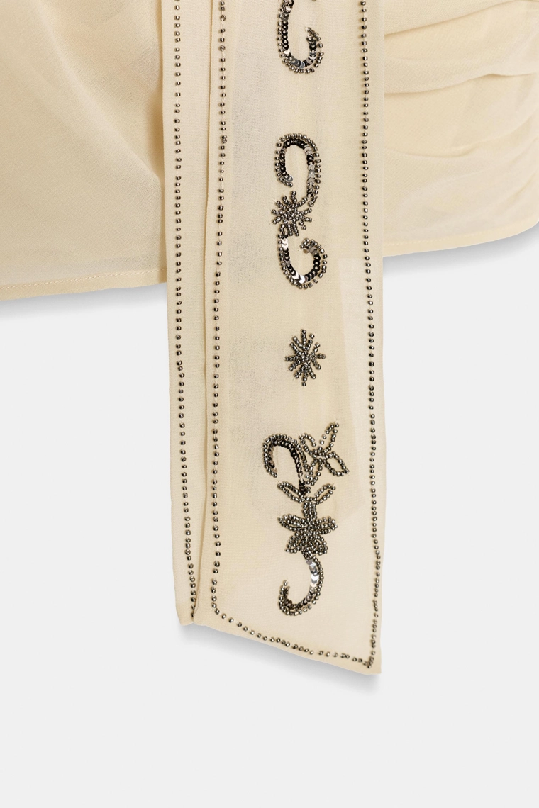 РУБАШКА ИЗ ЖОРЖЕТА С ФУЛЯРОМ И БУСИНАМИ