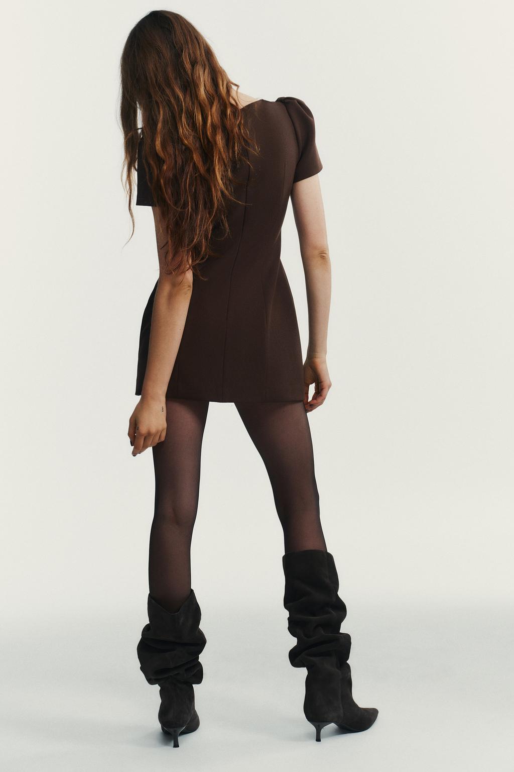 КОРОТКОЕ ПЛАТЬЕ СО СКЛАДКАМИ И КАРМАНАМИ