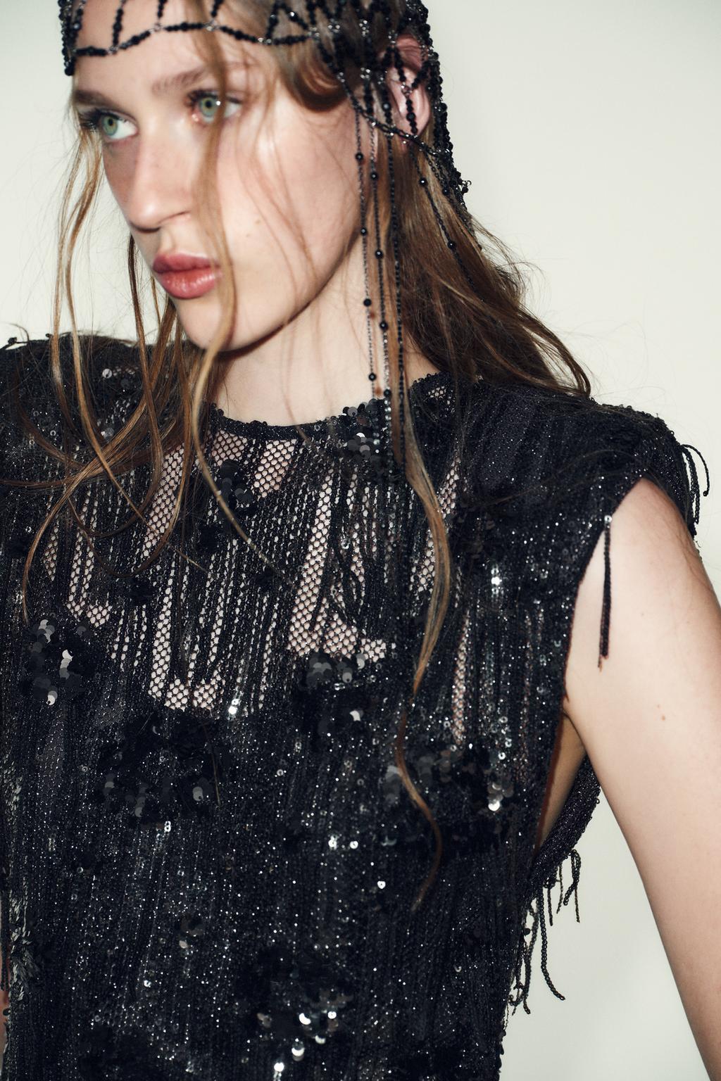 МИНИ-ПЛАТЬЕ АСИММЕТРИЧНОГО КРОЯ С ПАЙЕТКАМИ