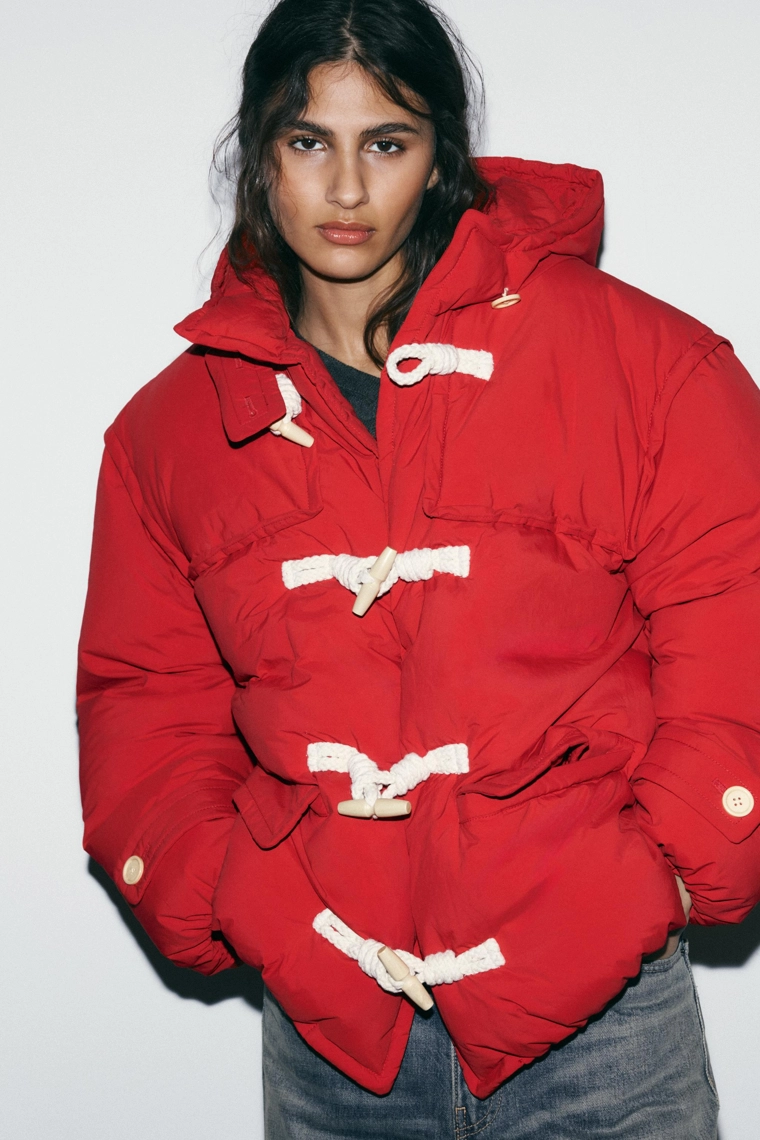 ПУХОВИК С КАПЮШОНОМ, ПЕРЬЯМИ И ПУХОМ, НА НАВЕСНЫХ ПЕТЛЯХ