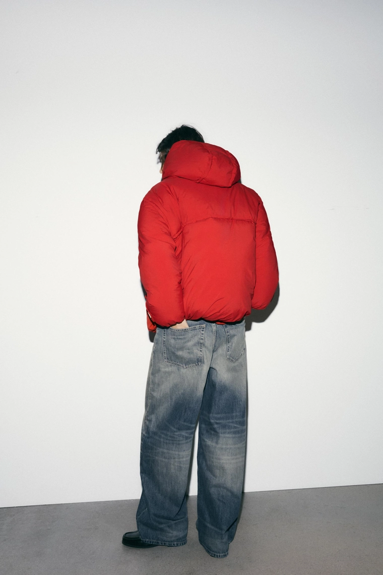 ПУХОВИК С КАПЮШОНОМ, ПЕРЬЯМИ И ПУХОМ, НА НАВЕСНЫХ ПЕТЛЯХ