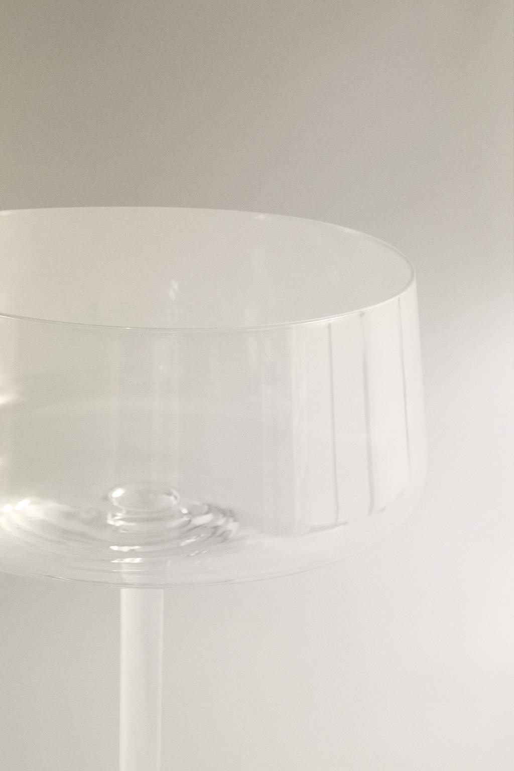 Бокал для шампанского с коротким коническим стаканом