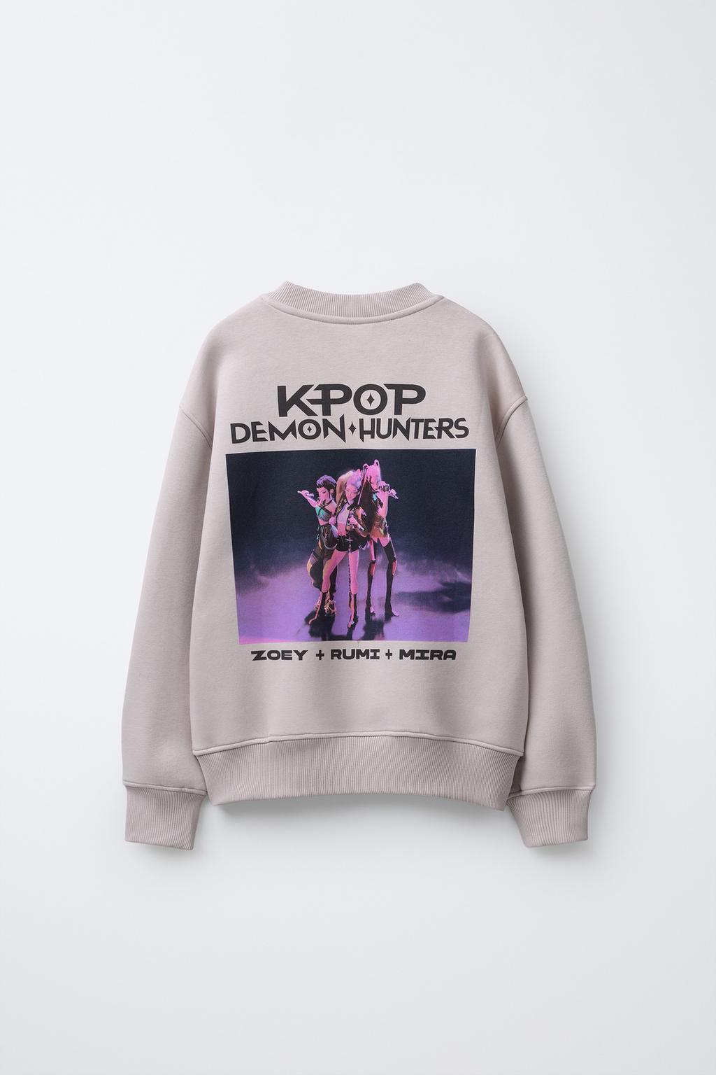 ТОЛСТОВКА С ПРИНТОМ KPOP DEMON HUNTERS™ NETFLIX ©