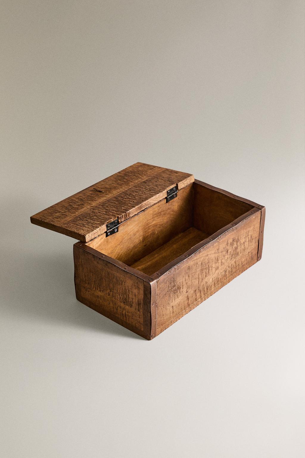 Деревянный ящик с античным отделением