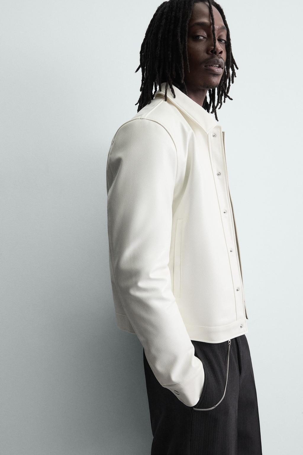 КУРТКА ИЗ БЛЕСТЯЩЕЙ ИСКУССТВЕННОЙ КОЖИ