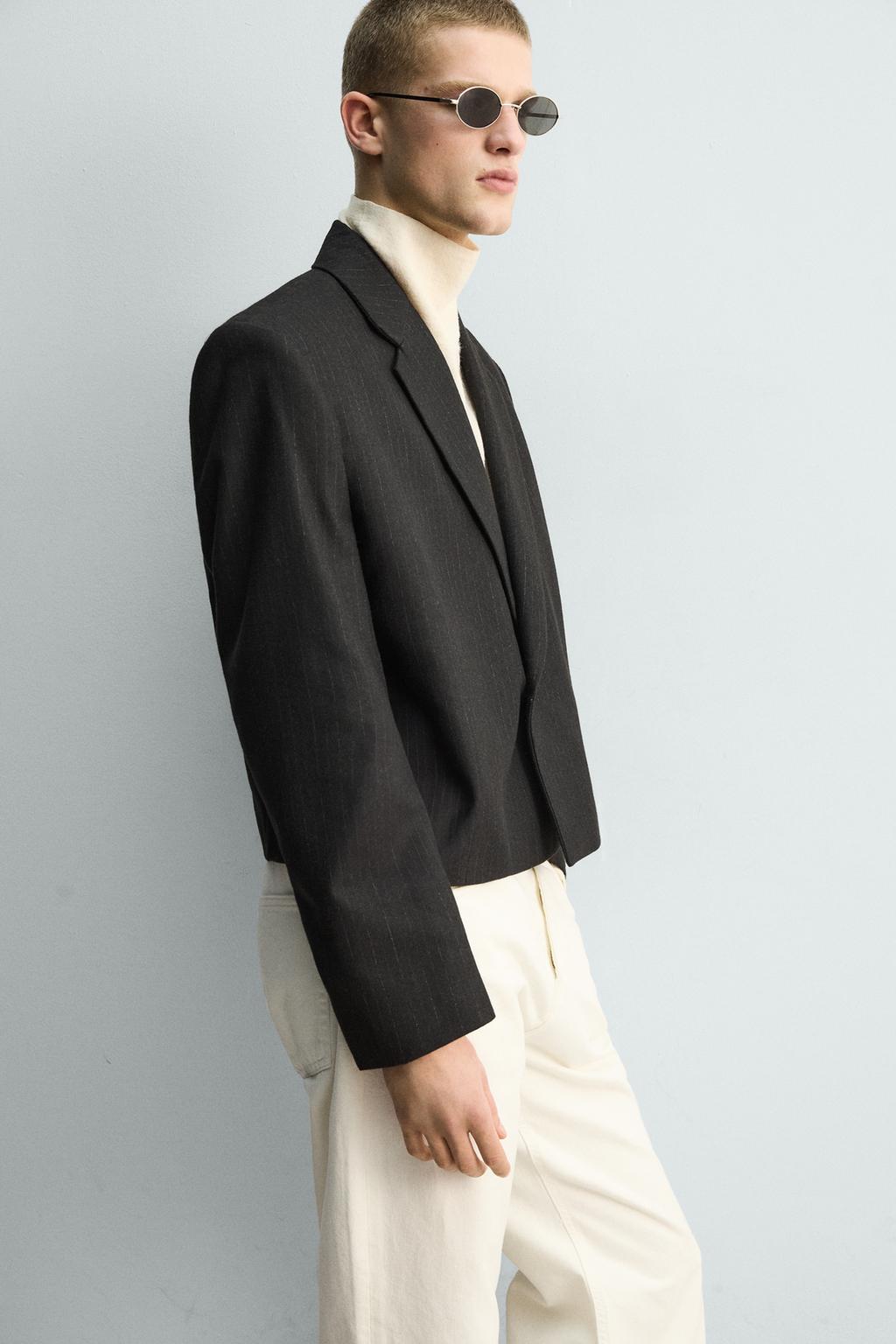 УКОРОЧЕННЫЙ БЛЕЙЗЕР В ТОНКУЮ ПОЛОСКУ