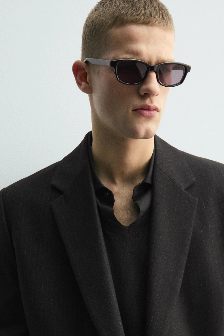 УКОРОЧЕННЫЙ БЛЕЙЗЕР В ТОНКУЮ ПОЛОСКУ