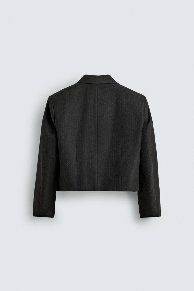 УКОРОЧЕННЫЙ БЛЕЙЗЕР В ТОНКУЮ ПОЛОСКУ