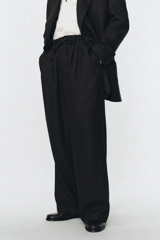 Плиссированные брюки костюма из фланели soshiotsuki x zara