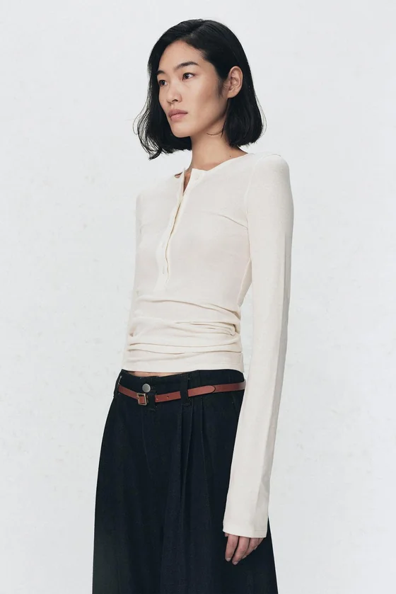 Футболка с воротником хенли от soshiotsuki x zara