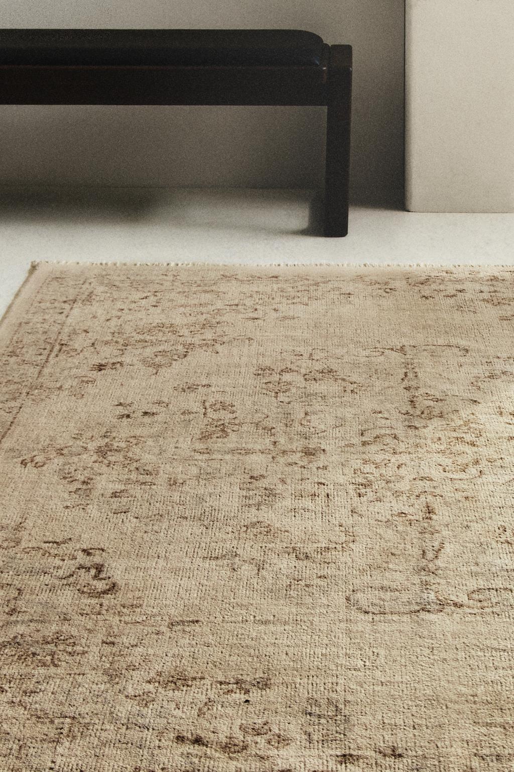 Шерстяной ковер с цветочным принтом