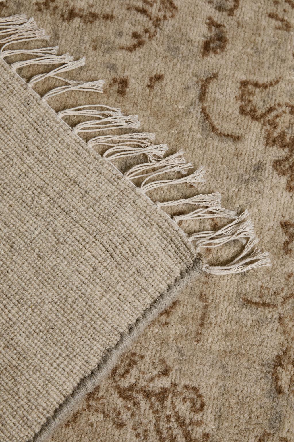 Шерстяной ковер с цветочным принтом