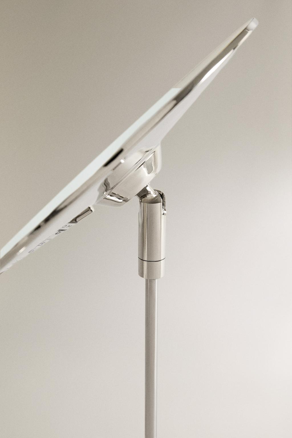 Металлическое увеличивающее зеркало