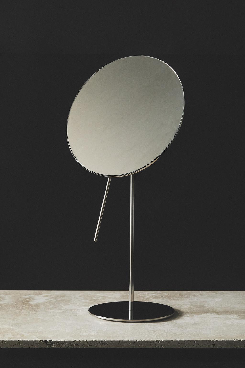 Металлическое увеличивающее зеркало