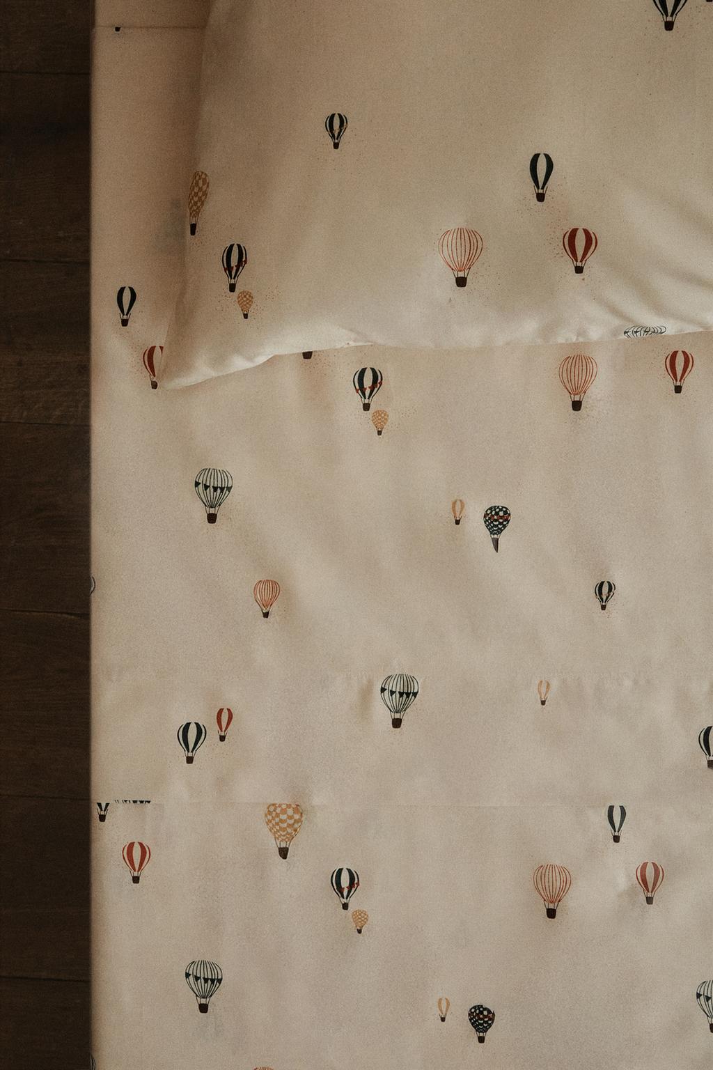 Детские накатанные простыни с воздушными шариками