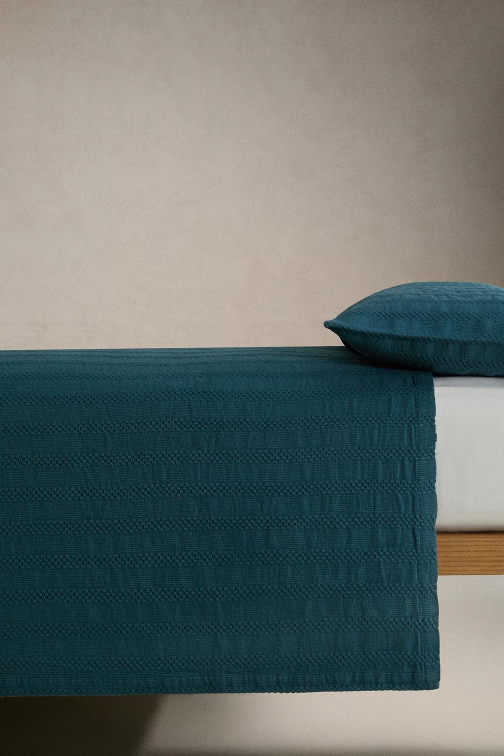 Детский одеялец в полоску с текстурой