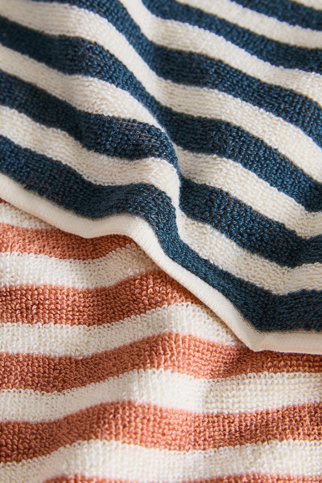 Детское двустороннее полотенце с полосками