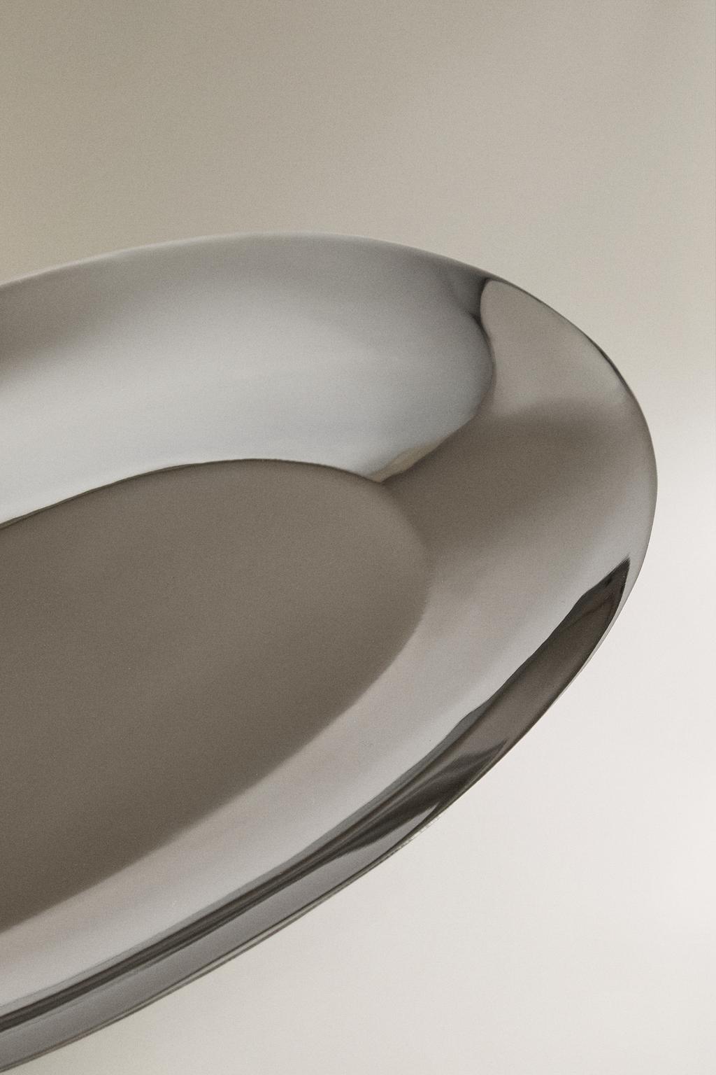 Блестящий металлический поднос для ванной