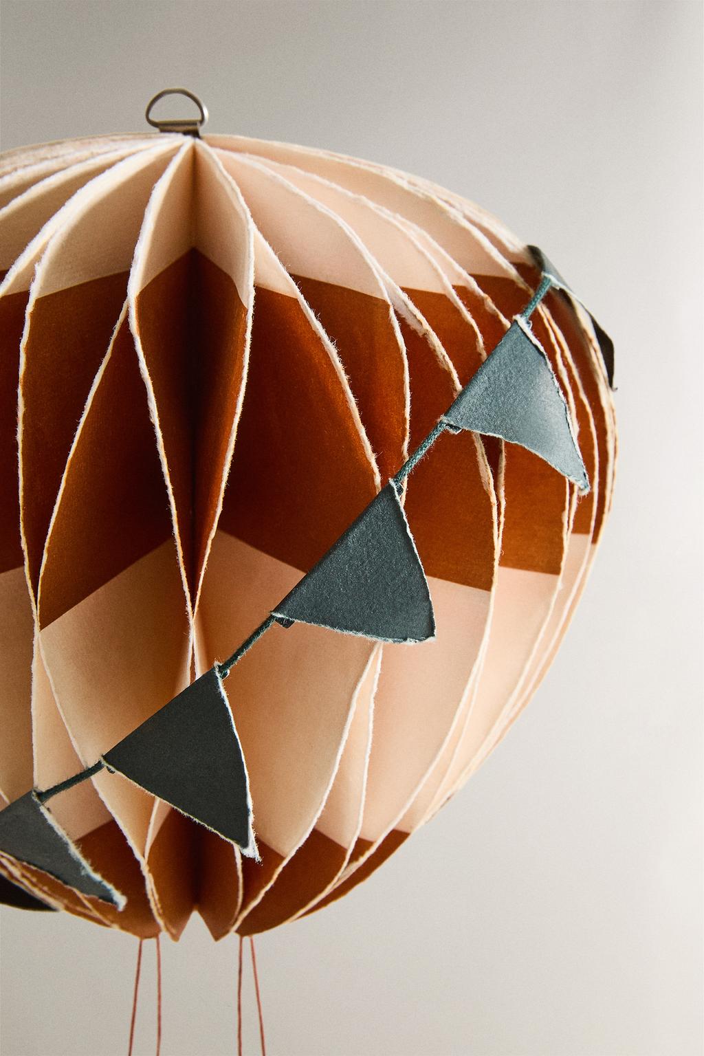 Бумажный декоративный шар на стену (16 см) с разноцветными полосками